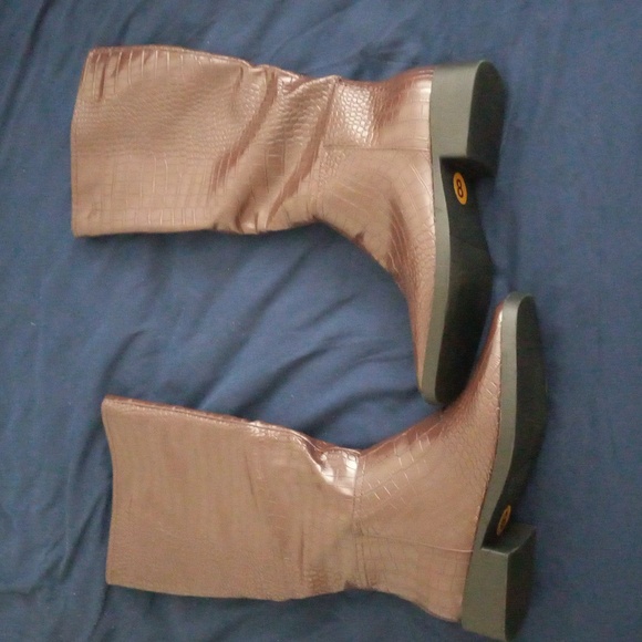 Women's Faux Crocodile Knee High Riding Boots Size 8 - Picture 2 of 7